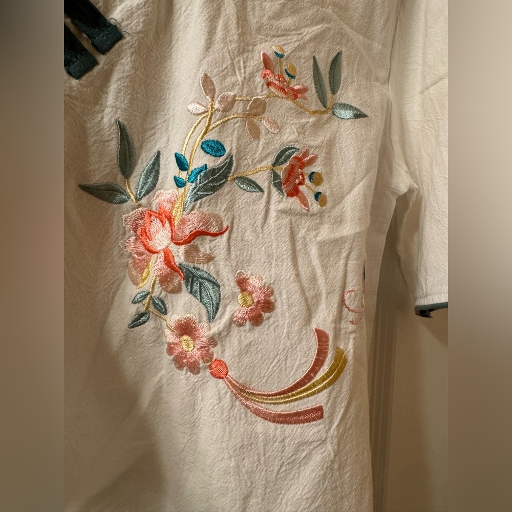 Embroidered Floral Girls White Top - Picture 3 of 9
